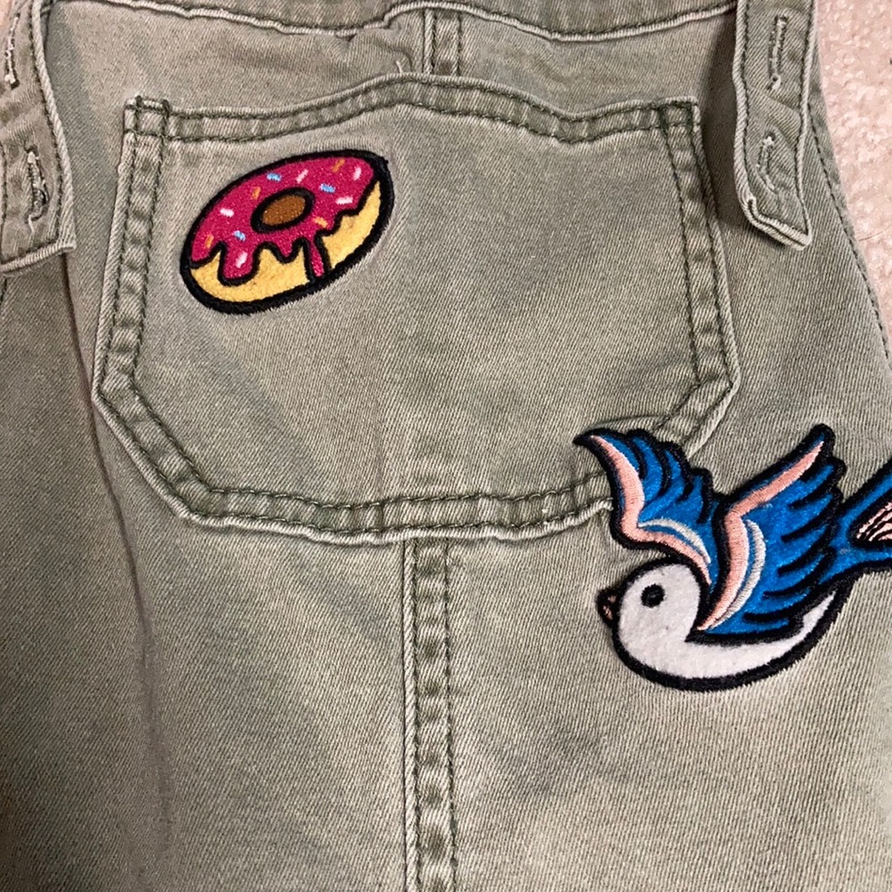 Detailed Overalls - Picture 2 of 4